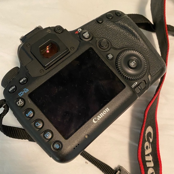 Cannon EOS 5D Digital Camera - Picture 5 of 8